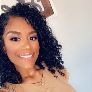 Meet your Posher, Clara